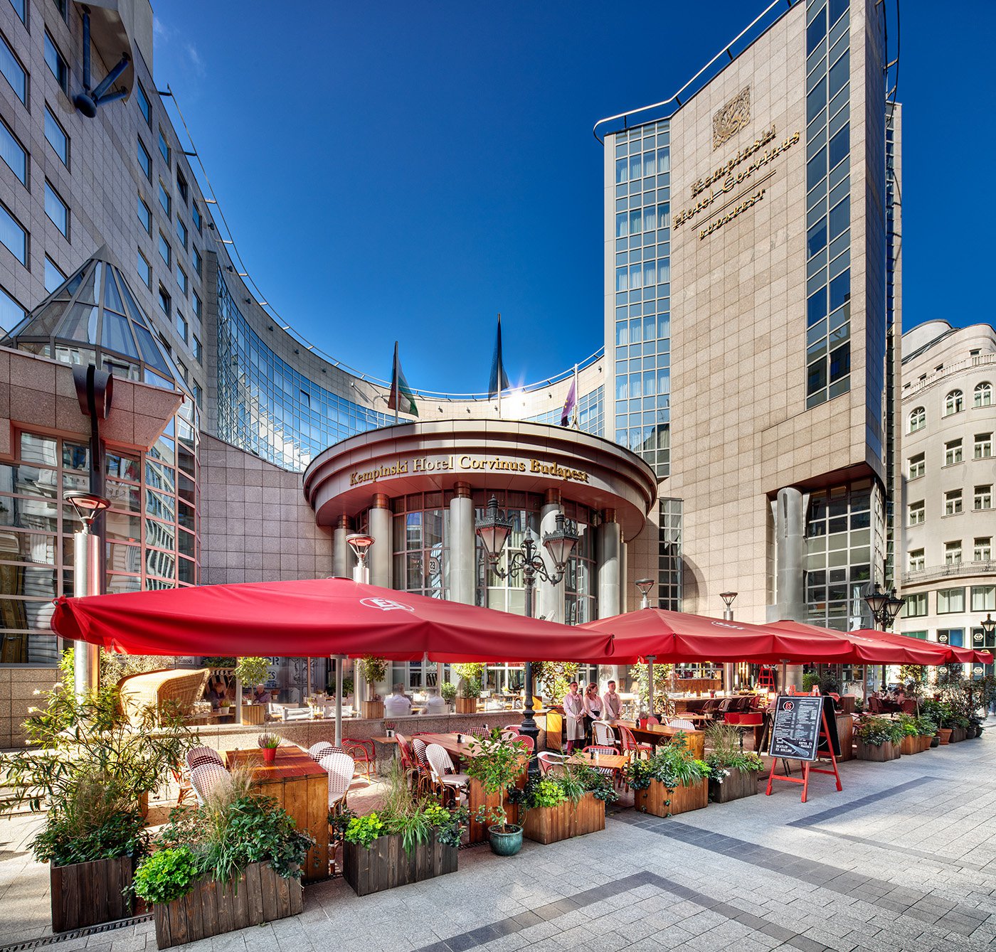 ÉS Bisztró terrace at Kempinski Hotel Corvinus